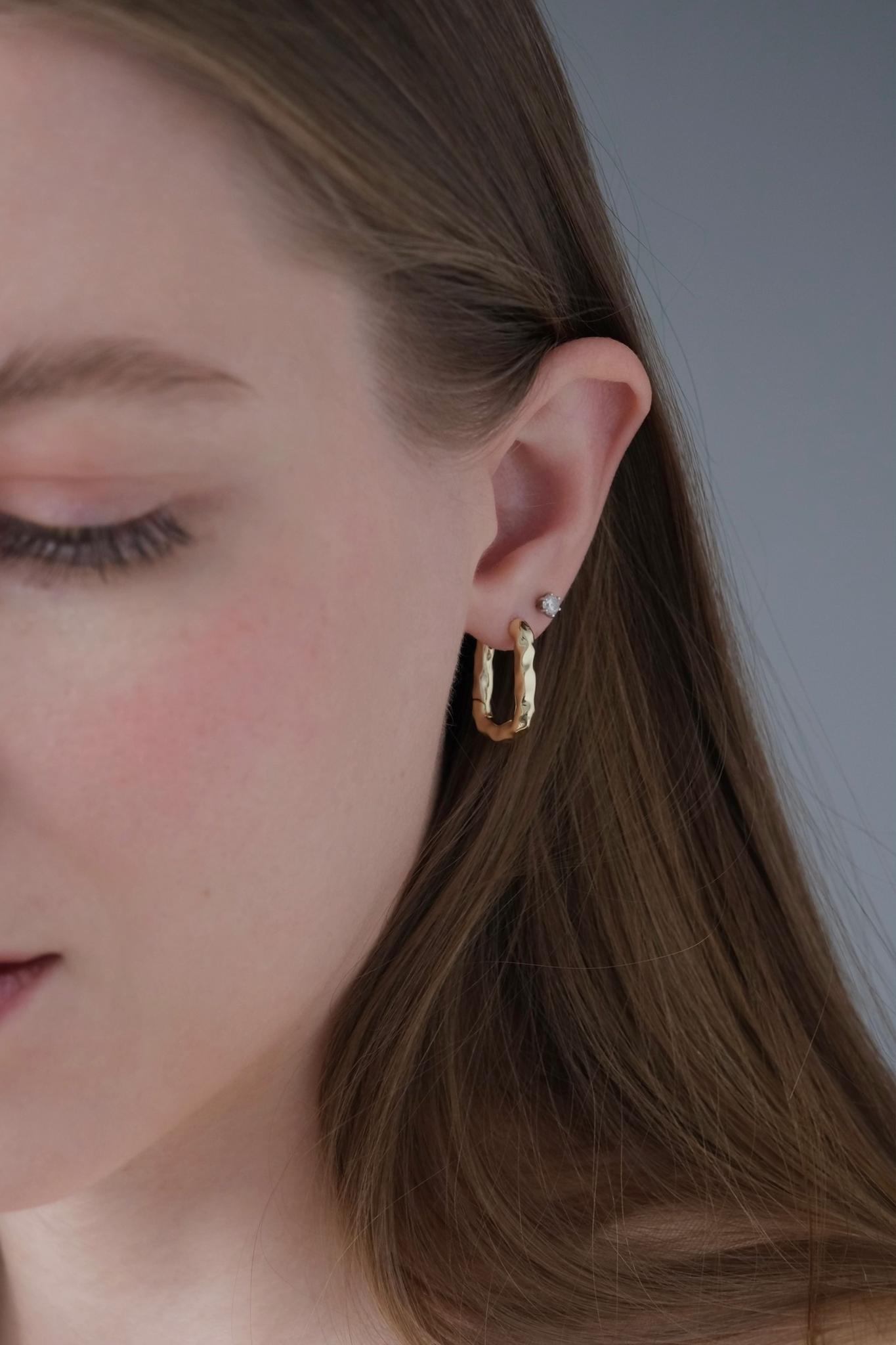 Product image 3: Transformable rectangular earrings, crumpled texture D 20x15mm