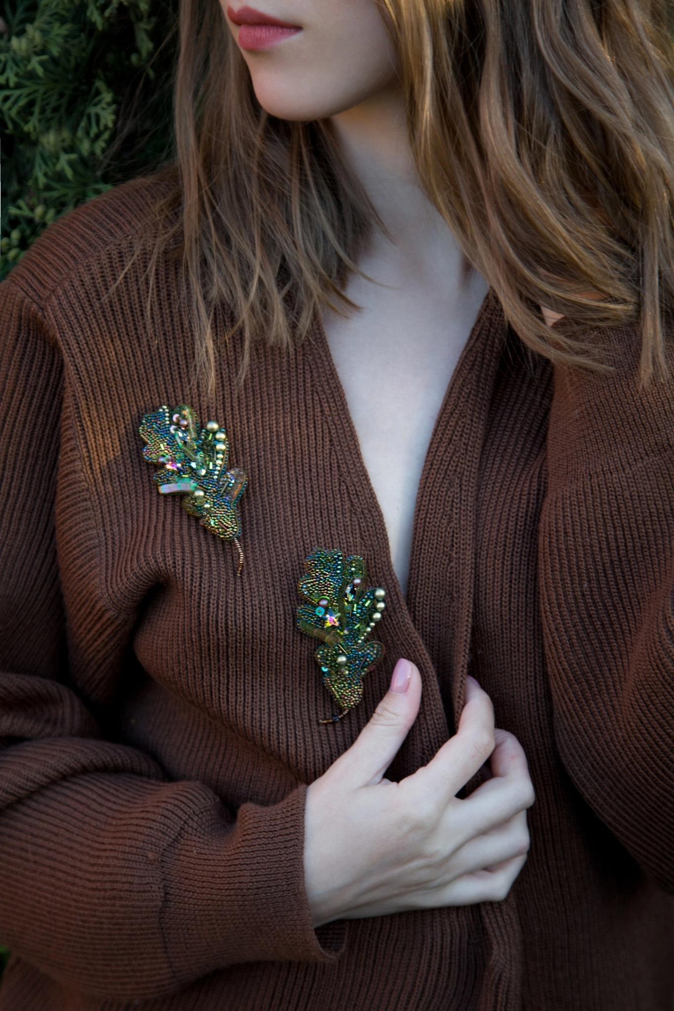 Product image 2: Brooch «Green oak»