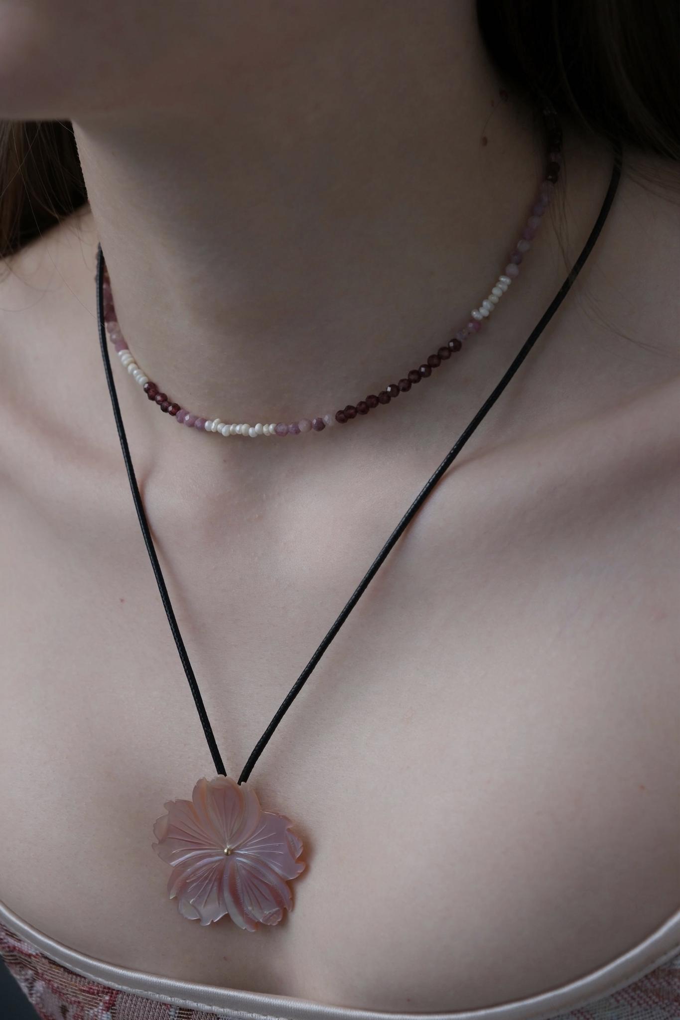 Product image 7: Pendant «Rose hip» made of natural mother-of-pearl