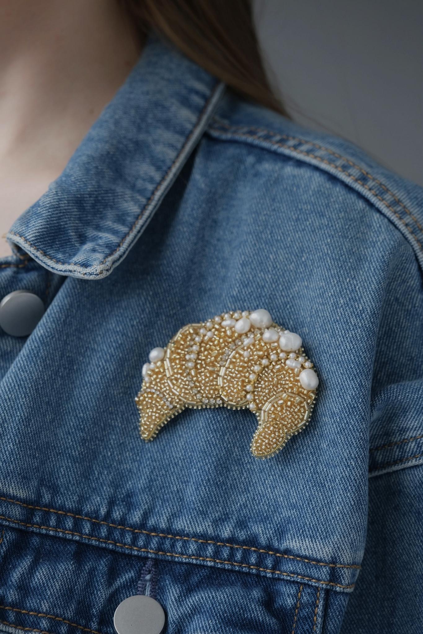 Product image 2: Brooch «Ruddy croissant»