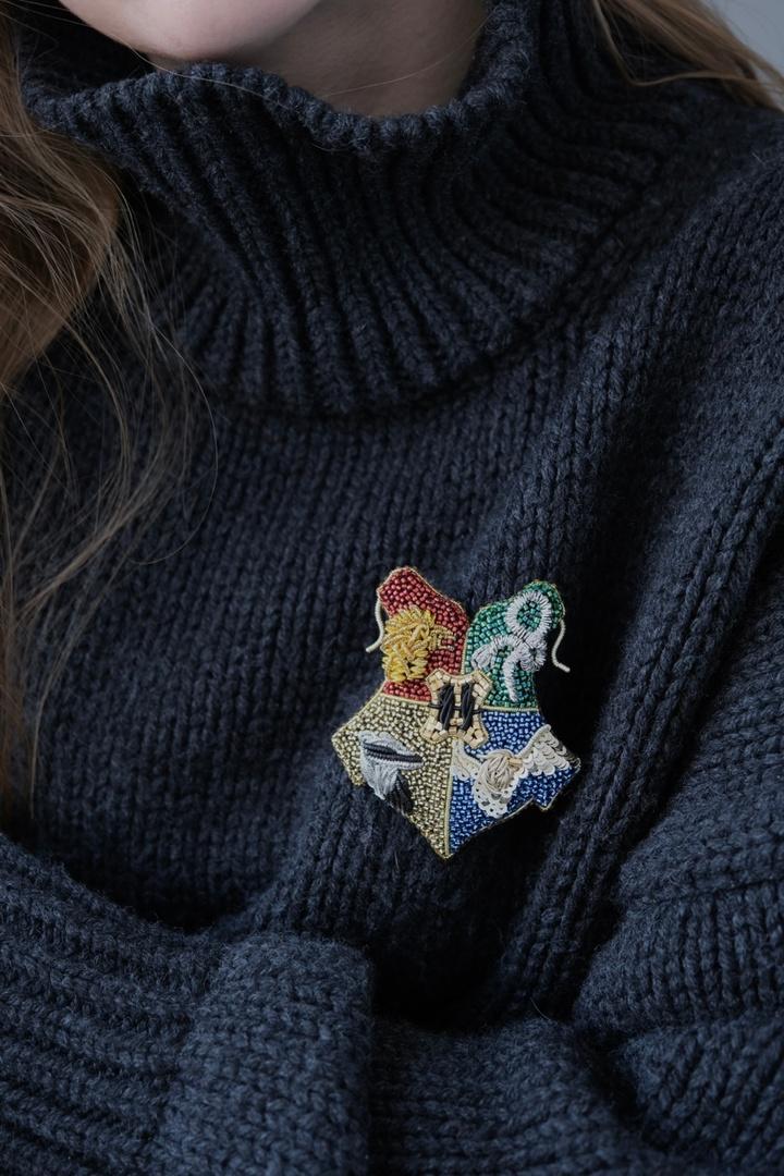 Product image 5: Brooch «Hogwarts Coat of Arms»